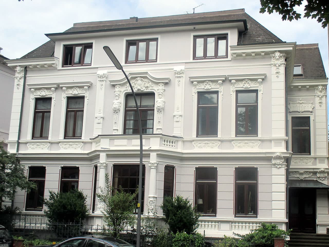 Von Maler Beume restaurierte Gründerzeitvilla mit aufwendiger Stuckfassade